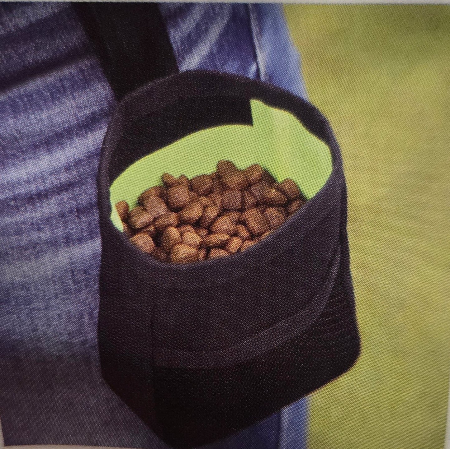 Clip On Treat Holding Pouch For Hands Free Dog Training